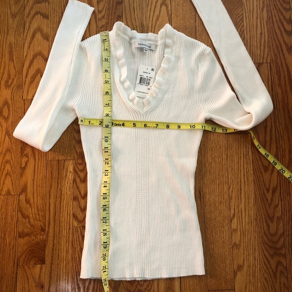 Hooked Up by IOT Ruffled V-Neck Ribbed Sweater - Picture 7 of 8